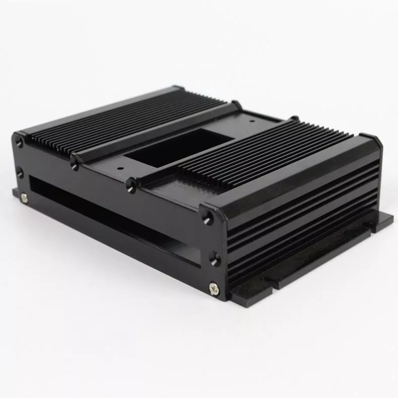 Comment un boîtier en aluminium usiné CNC avec rainures et découpes peut-il améliorer la précision, l'ajustement et les performances du produit